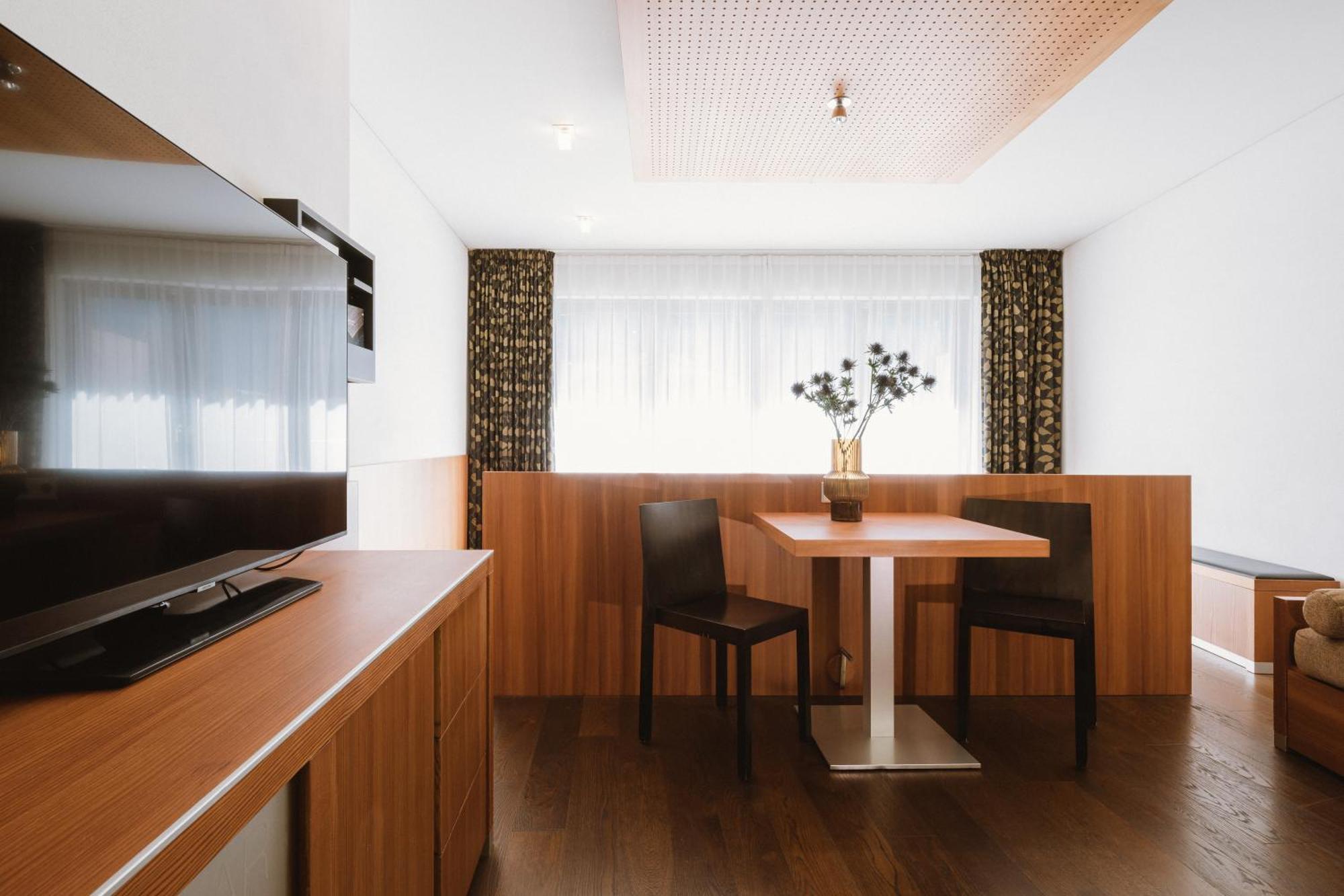 Lindenhof Pure Luxury & Spa Dolcevita Resort Naturns Bagian luar foto