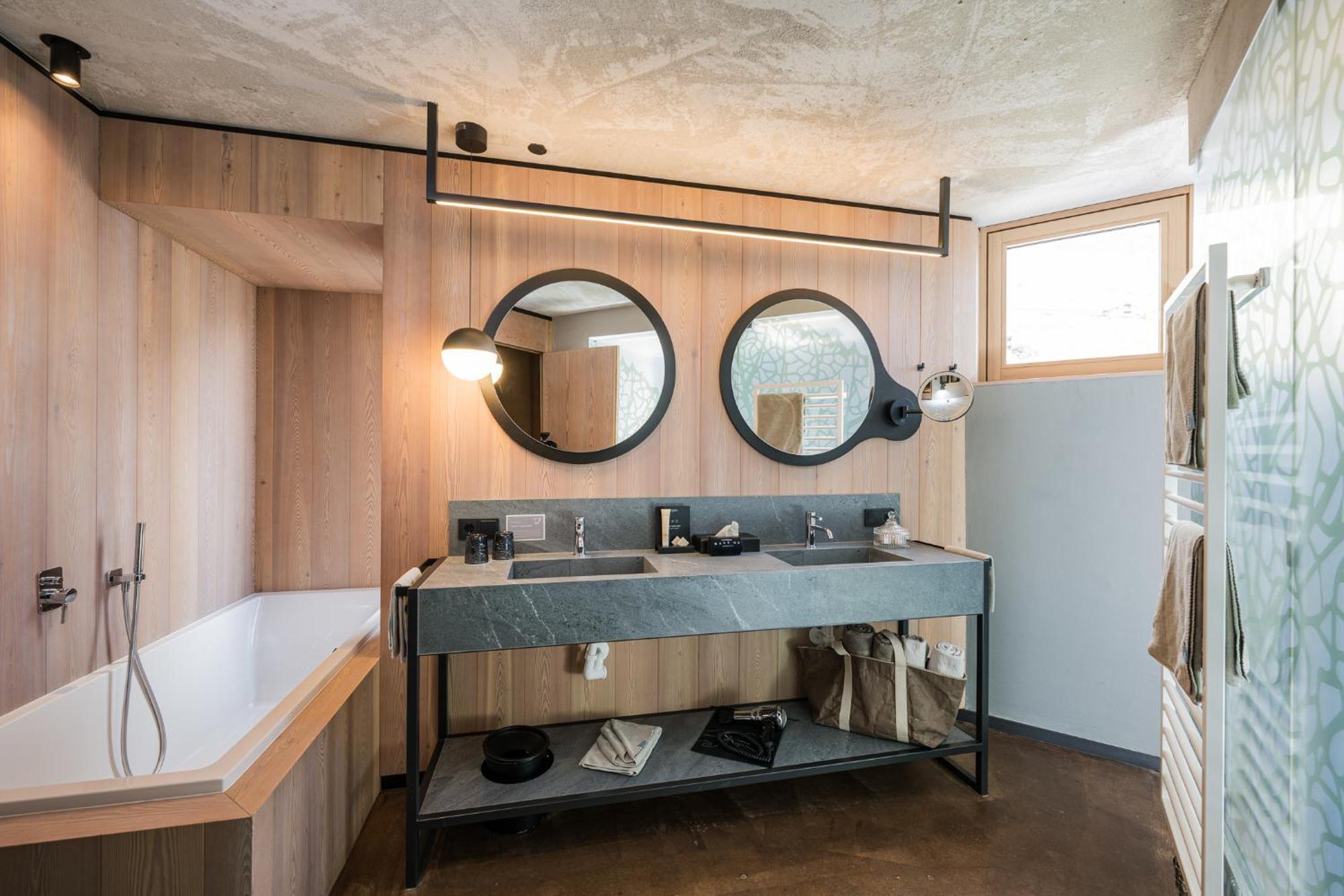Lindenhof Pure Luxury & Spa Dolcevita Resort Naturns Bagian luar foto