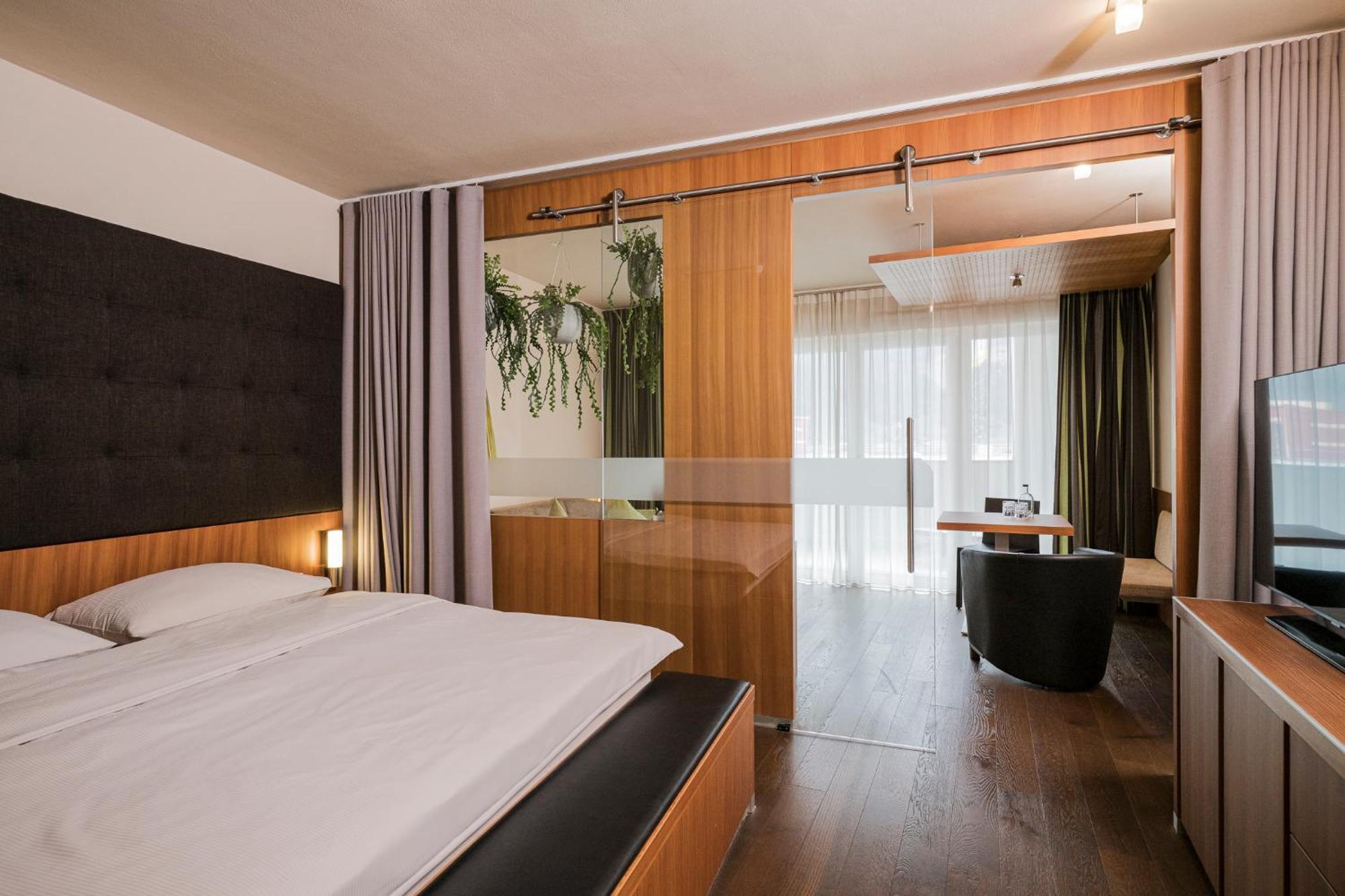 Lindenhof Pure Luxury & Spa Dolcevita Resort Naturns Bagian luar foto